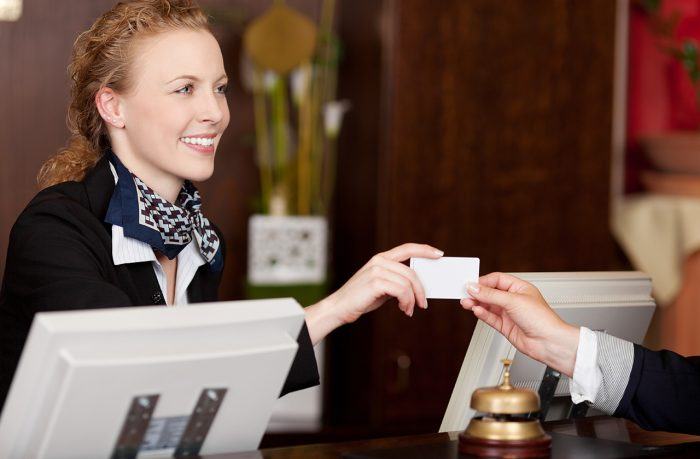 Do hotel card keys store guests' personal data?