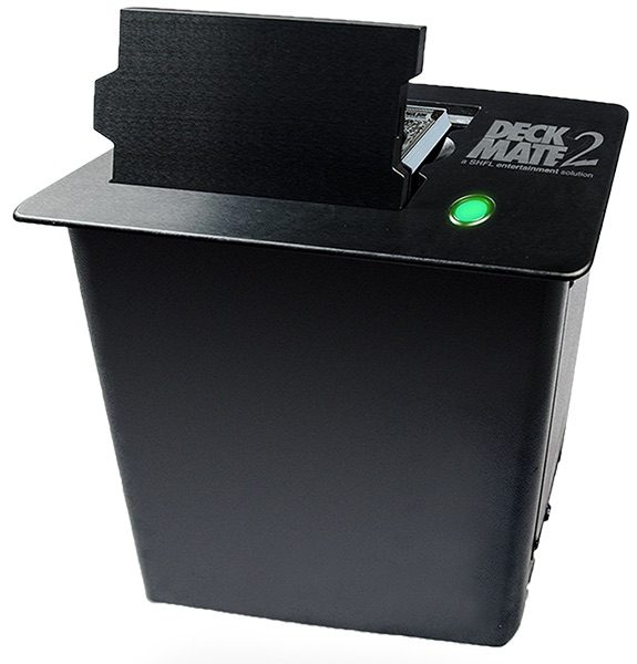 Cómo se ve el barajador de cartas automático DeckMate 2