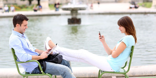 intro-kis-android-couple-tablet-smart-feat